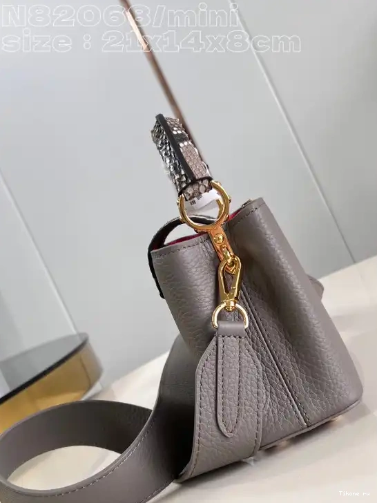 Cheap VUITTON LOUIS CAPUCINES MINI-21*14*8CM 0529